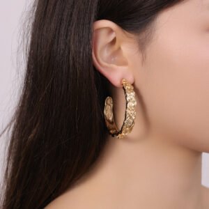 Minimalist Twist C-Hoop Earrings
