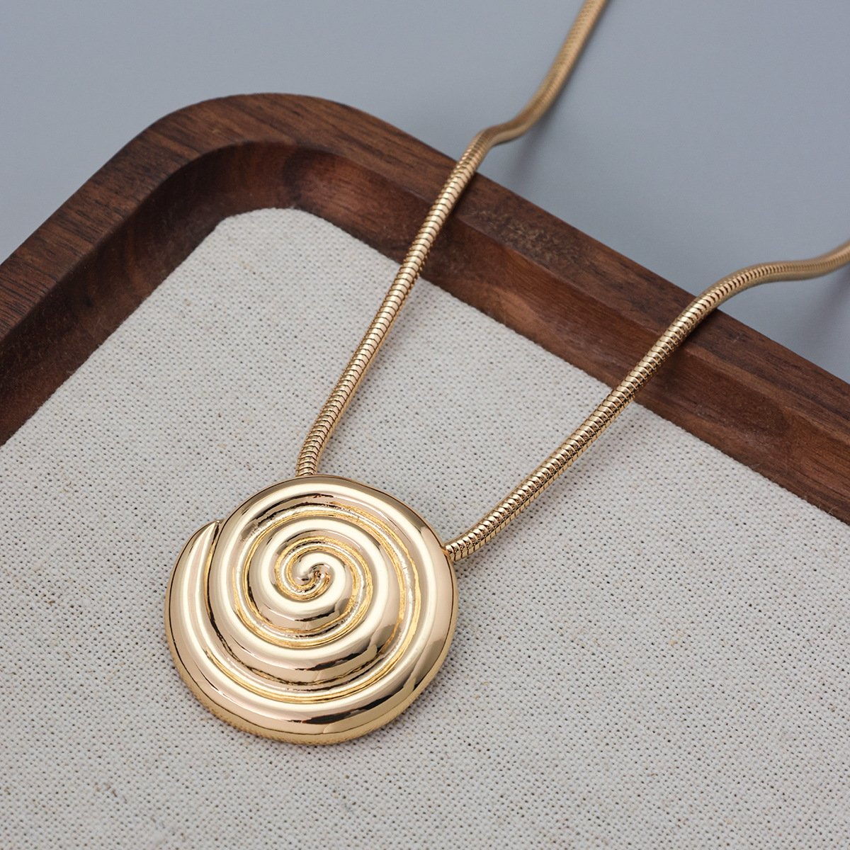 Spiral Round Edgy Pendant Necklace - Image 4