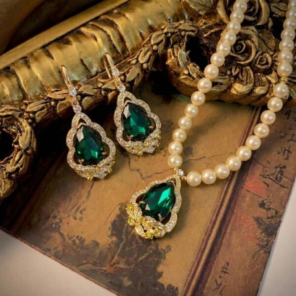 Vintage Eastern Inspired Emerald Green Pearl Necklace & Earring Set
