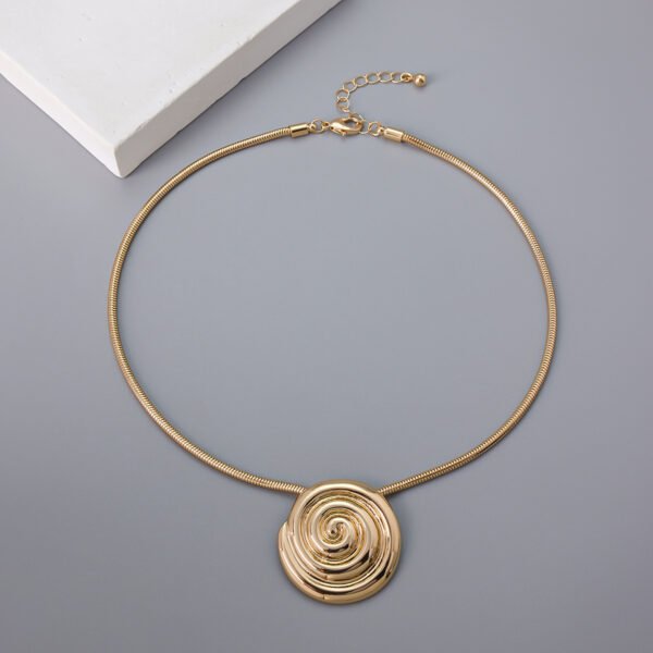 Spiral Round Edgy Pendant Necklace