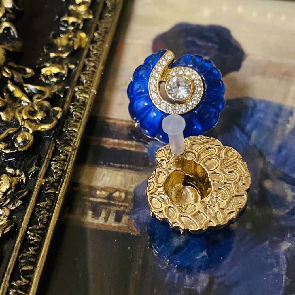 Vintage Palace Style Blue Glass Spiral Stud Earrings - Image 3