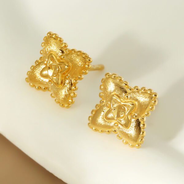 Clover Commuter Studs