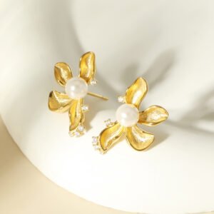Magnolia Pearl Studs